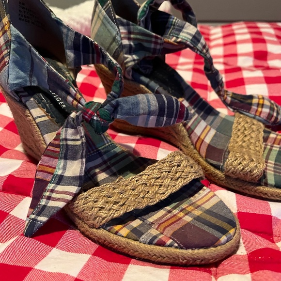 🎂Tommy Hilfiger jute rope madras plaid wedge sandals - Picture 4 of 5